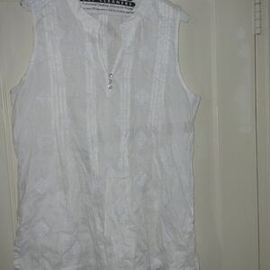 St. Tropez White Linen Sleeveless Blouse